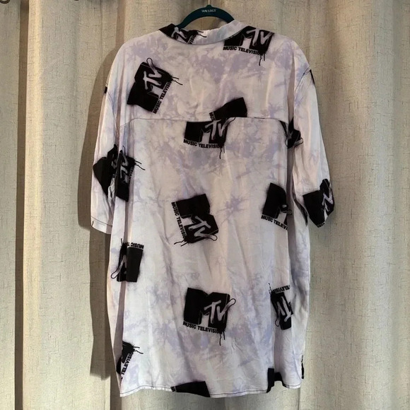 H&M MTV Men’s Shirt Sleeve Button up Size XL. Lavender and Black. Discontinued - Picture 2 of 9